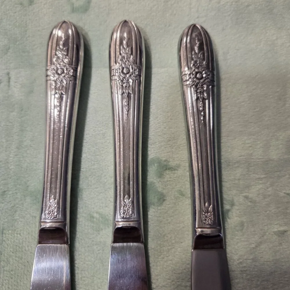 Vintage Wm Rogers Extra Plate Dinner Knives Lot of 3 Triumph Pattern 1941